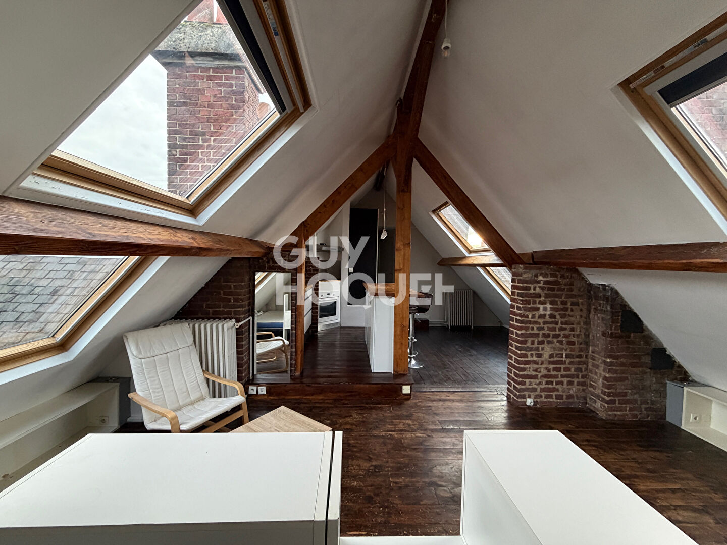 Spacieux meublé de 50m2 au sol avec place de parking