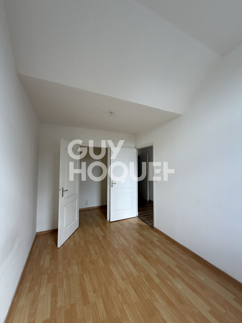 Appartement F2 en résidence calme et sécurisée avec place de parking.
