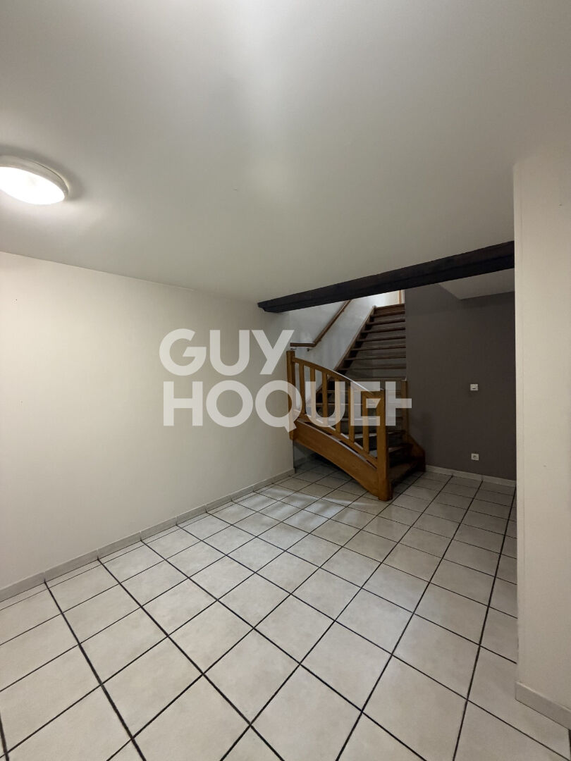 Appartement F2 en résidence calme et sécurisée avec place de parking.