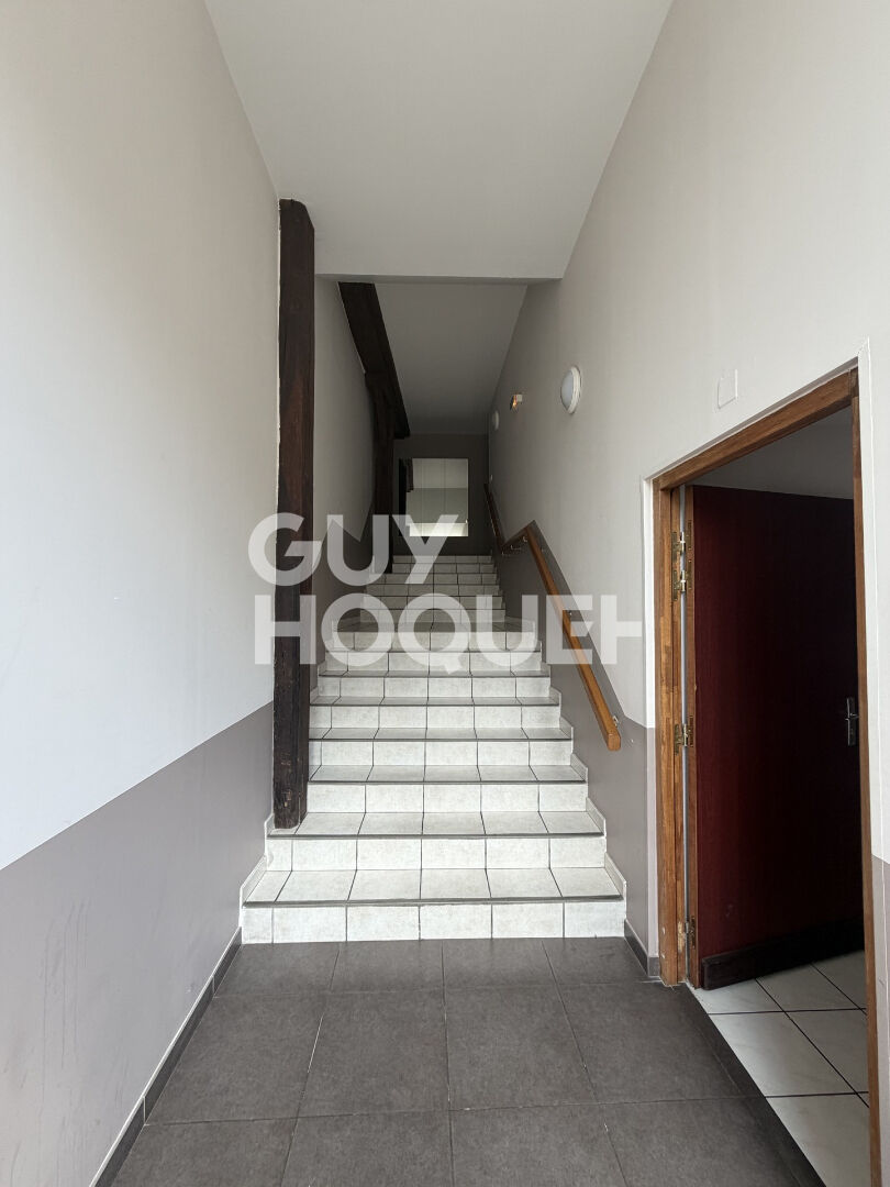 Appartement F2 en résidence calme et sécurisée avec place de parking.