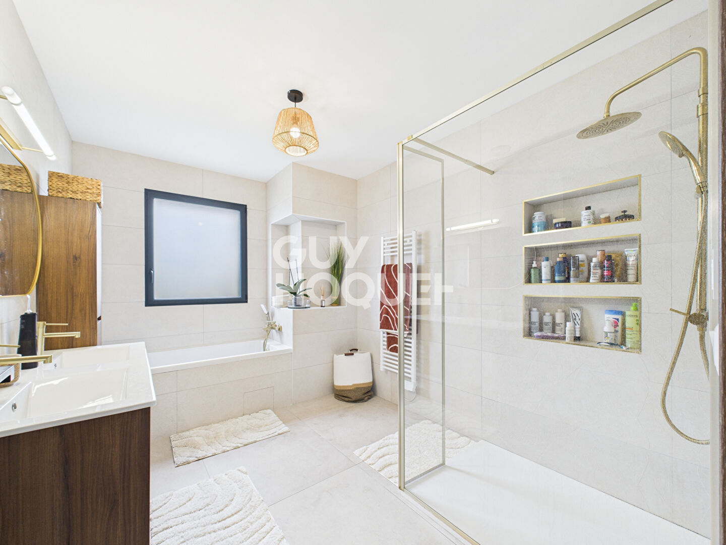 Maison de Grand Standing à Vendre à La Saussaye - Référence AM1541