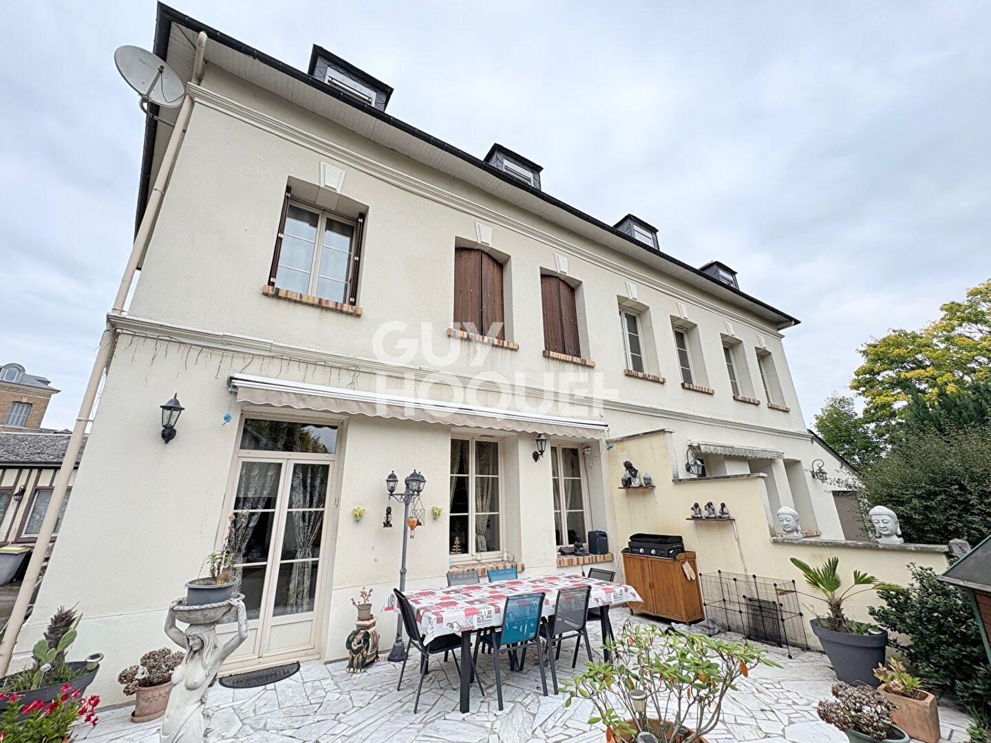 Ensemble immobilier à Elbeuf comprenant deux maisons loués