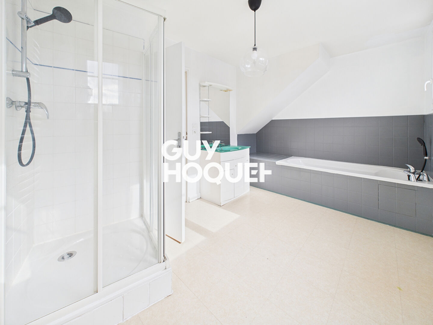 Maison T4 avec courette et garage à Oissel