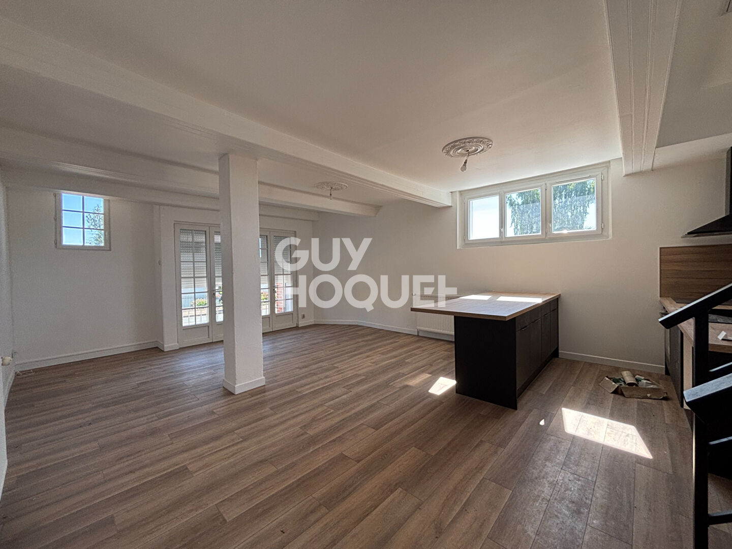APPT T4 EN TRIPLEX  REFAIT A NEUFBOURG ACHARD AVEC TERRASSE/BALCON/PARKING