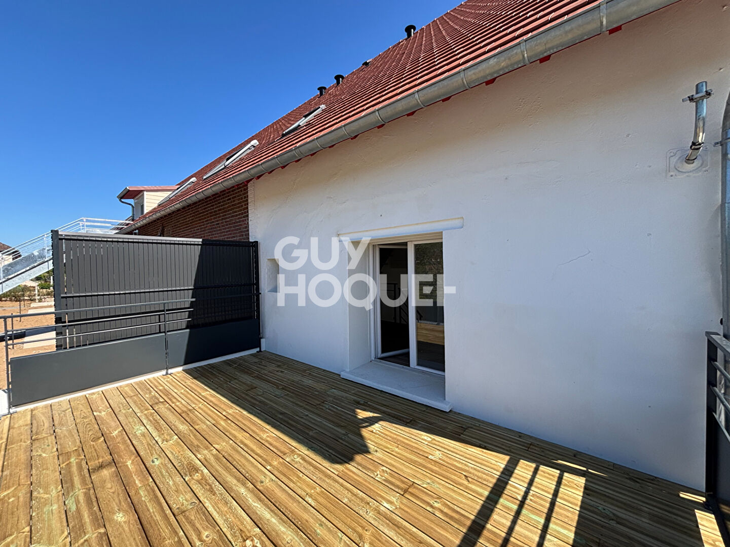 APPT T4 EN TRIPLEX  REFAIT A NEUFBOURG ACHARD AVEC TERRASSE/BALCON/PARKING