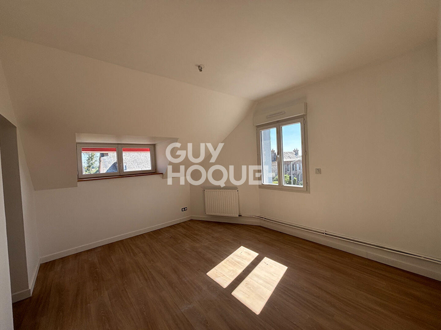 APPT T4 EN TRIPLEX  REFAIT A NEUFBOURG ACHARD AVEC TERRASSE/BALCON/PARKING