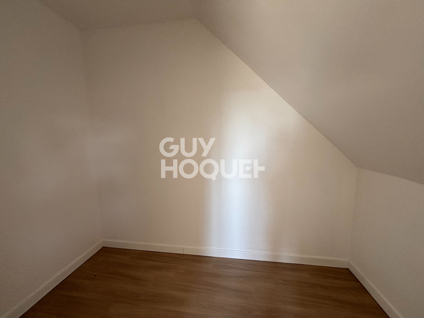 APPT T4 EN TRIPLEX  REFAIT A NEUFBOURG ACHARD AVEC TERRASSE/BALCON/PARKING