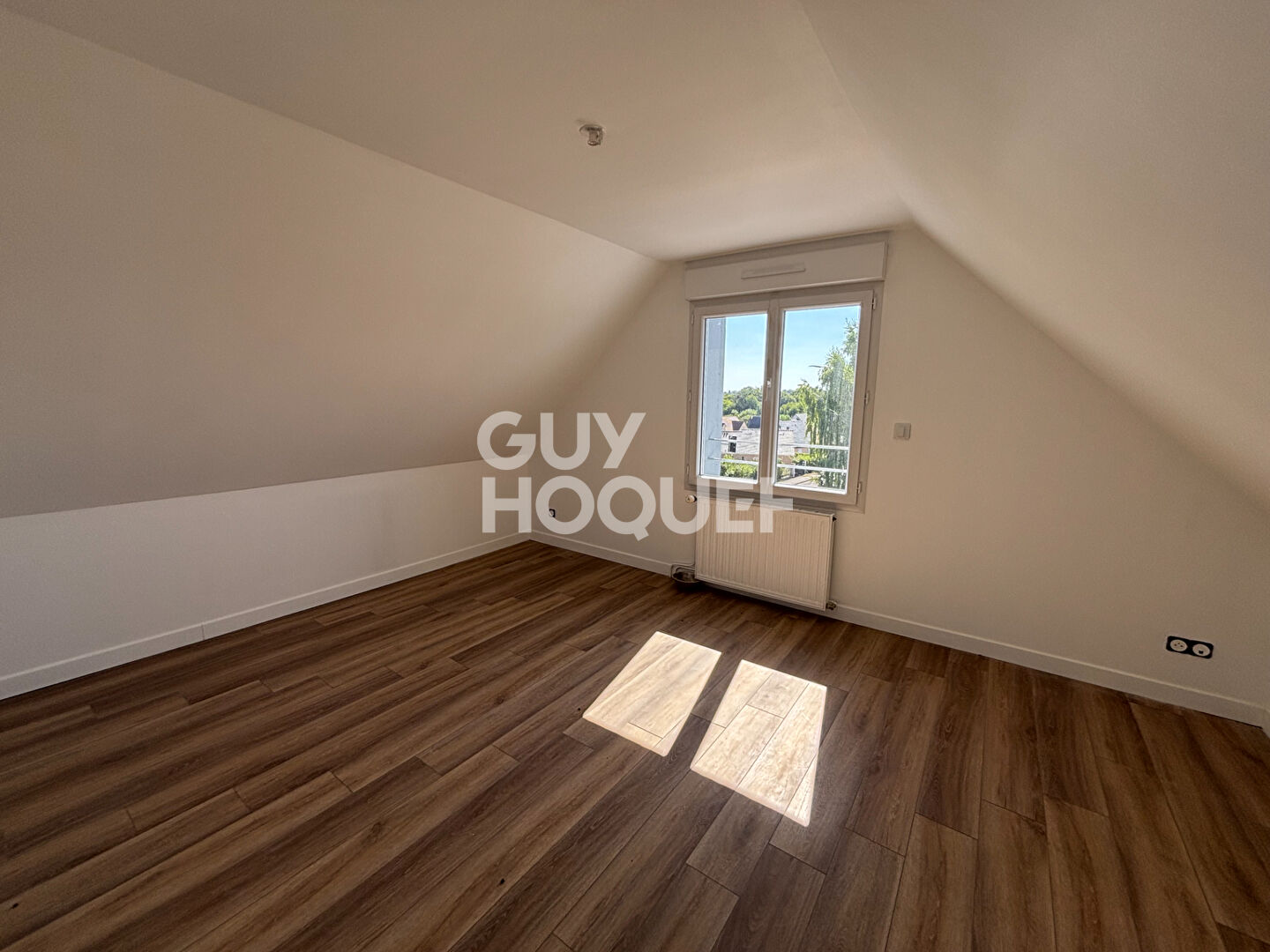 APPT T4 EN TRIPLEX  REFAIT A NEUFBOURG ACHARD AVEC TERRASSE/BALCON/PARKING