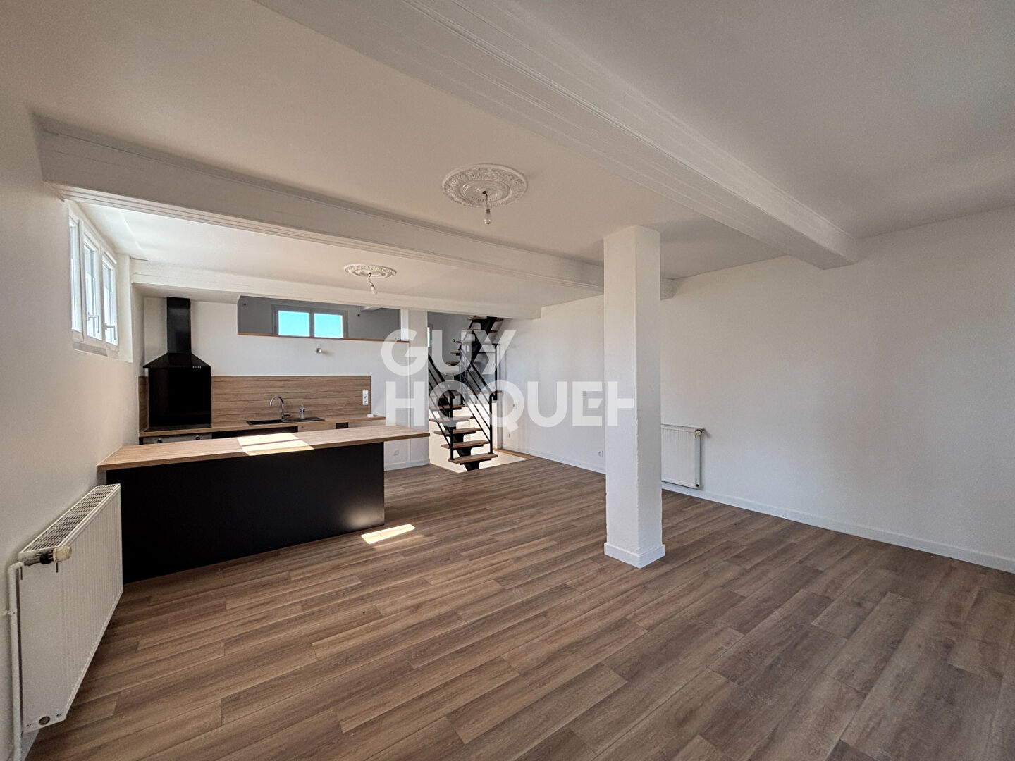 APPT T4 EN TRIPLEX  REFAIT A NEUFBOURG ACHARD AVEC TERRASSE/BALCON/PARKING