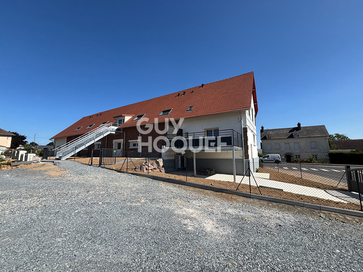 APPT T4 EN TRIPLEX  REFAIT A NEUFBOURG ACHARD AVEC TERRASSE/BALCON/PARKING