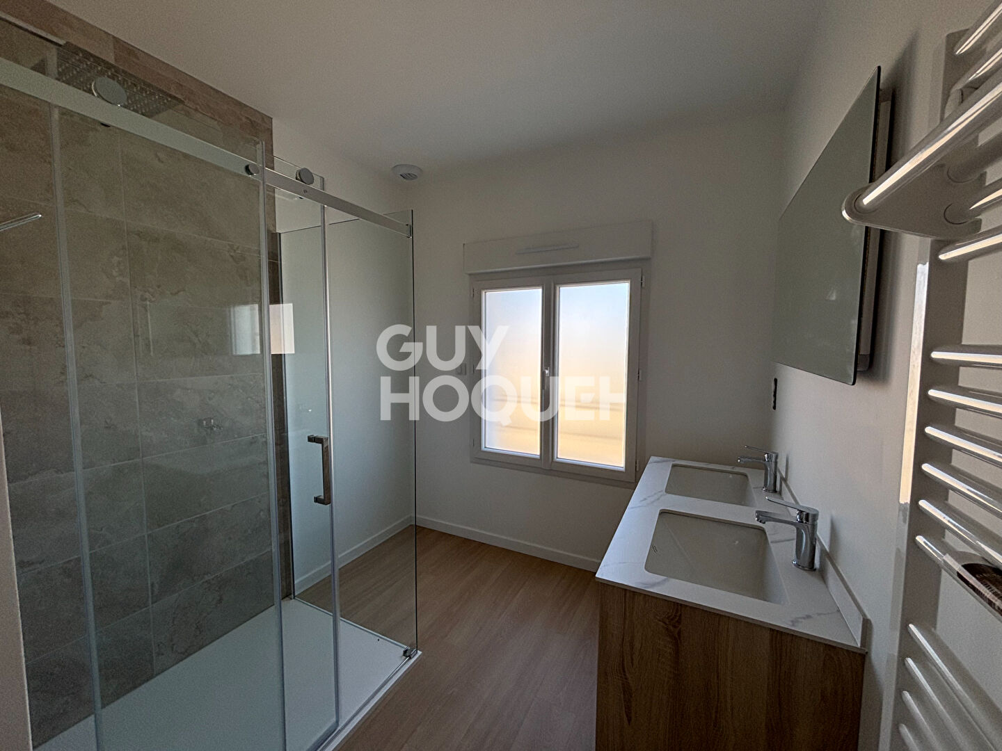 À louer : Très beau Duplex 3 pièces de 85 m²  refait à neuf à Bourg-Achard avec jardin