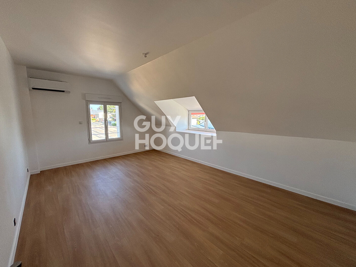 À louer : Très beau Duplex 3 pièces de 85 m²  refait à neuf à Bourg-Achard avec jardin