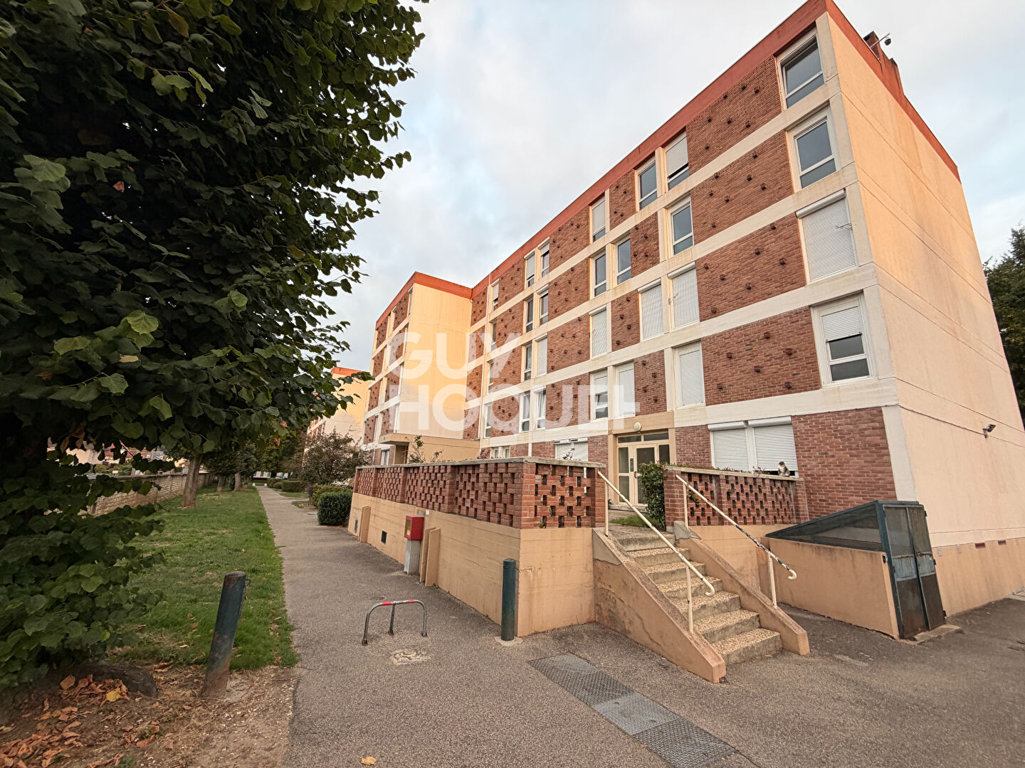 Appartement 2 pièces 40 m² · à Saint-Pierre-lès-Elbeuf · 40 m² · 37 000 €/mois