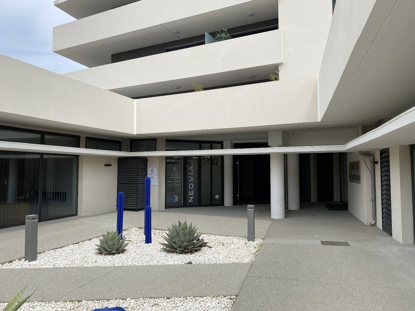 Local 65m2 Carrefour RT de Canet proche Carr d'OR