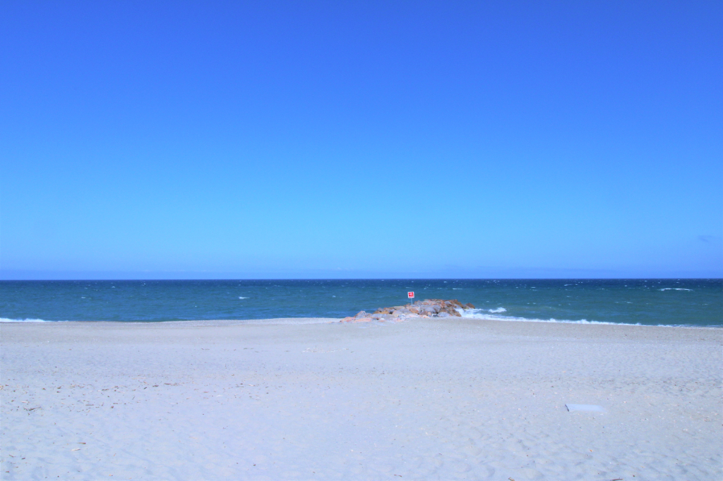 Jolie 2 pièces avec jardin et place de parking à 50 m des plages
