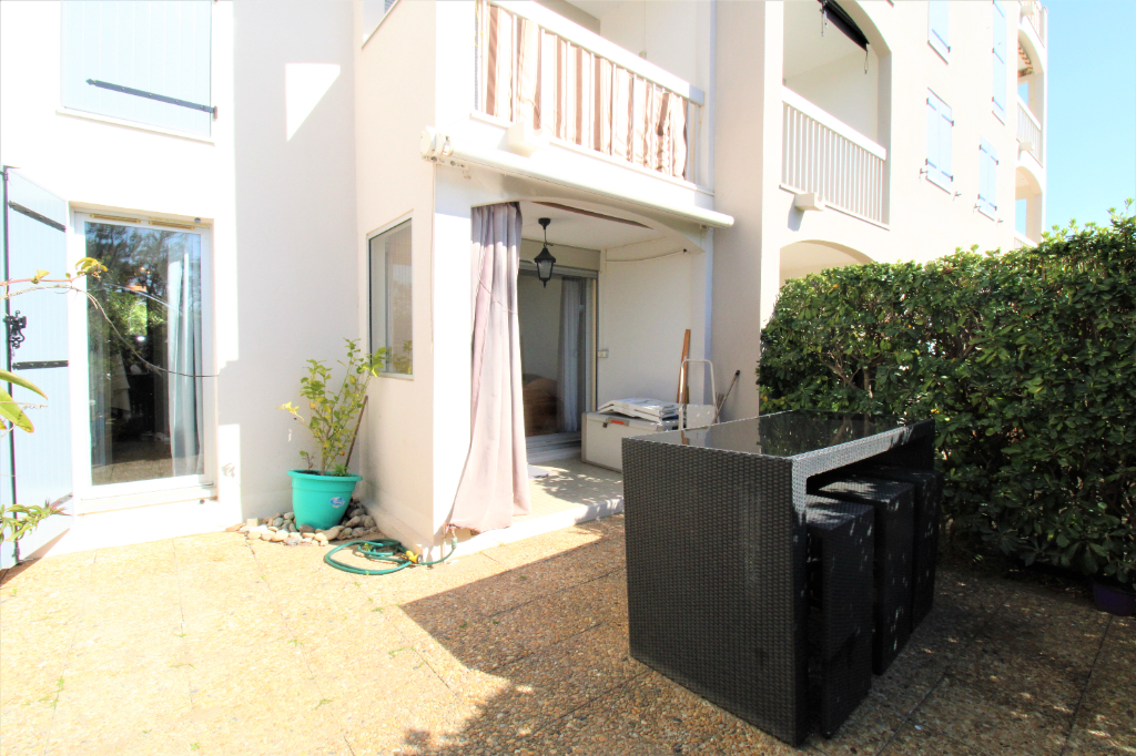 Jolie 2 pièces avec jardin et place de parking à 50 m des plages