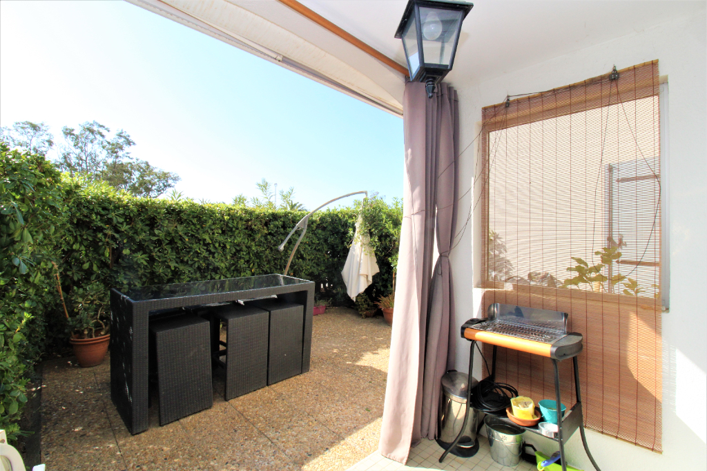 Jolie 2 pièces avec jardin et place de parking à 50 m des plages