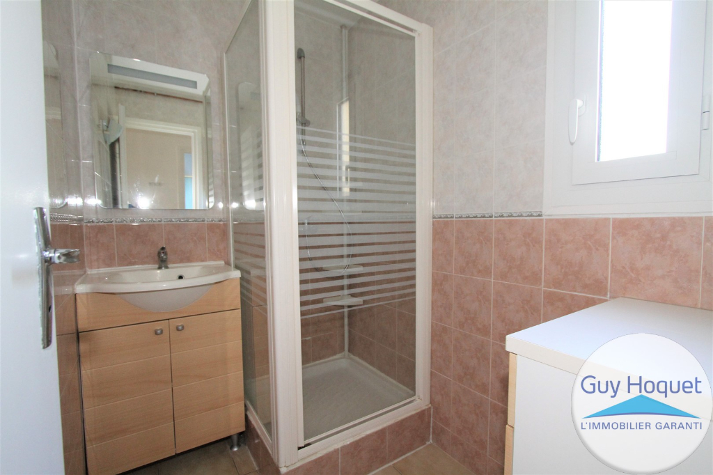 Appartement meublé T2 + mezzanine avec balcon et toit terrasse