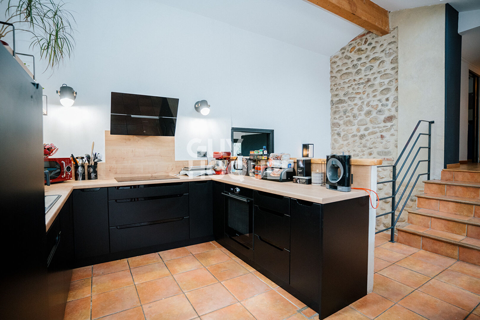 VILLA 168 m² . 870m² de terrain + GRANGE DE 116M2