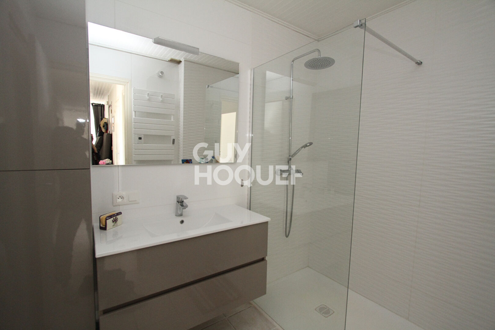 Spacieux T3 avec terrasse de 40m² et place de parking