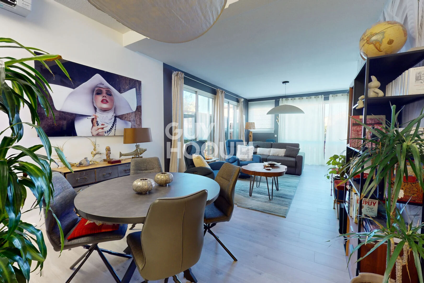 Villa de Plain pied /appartement - 3 pièces + 2 parkings - piscine privative