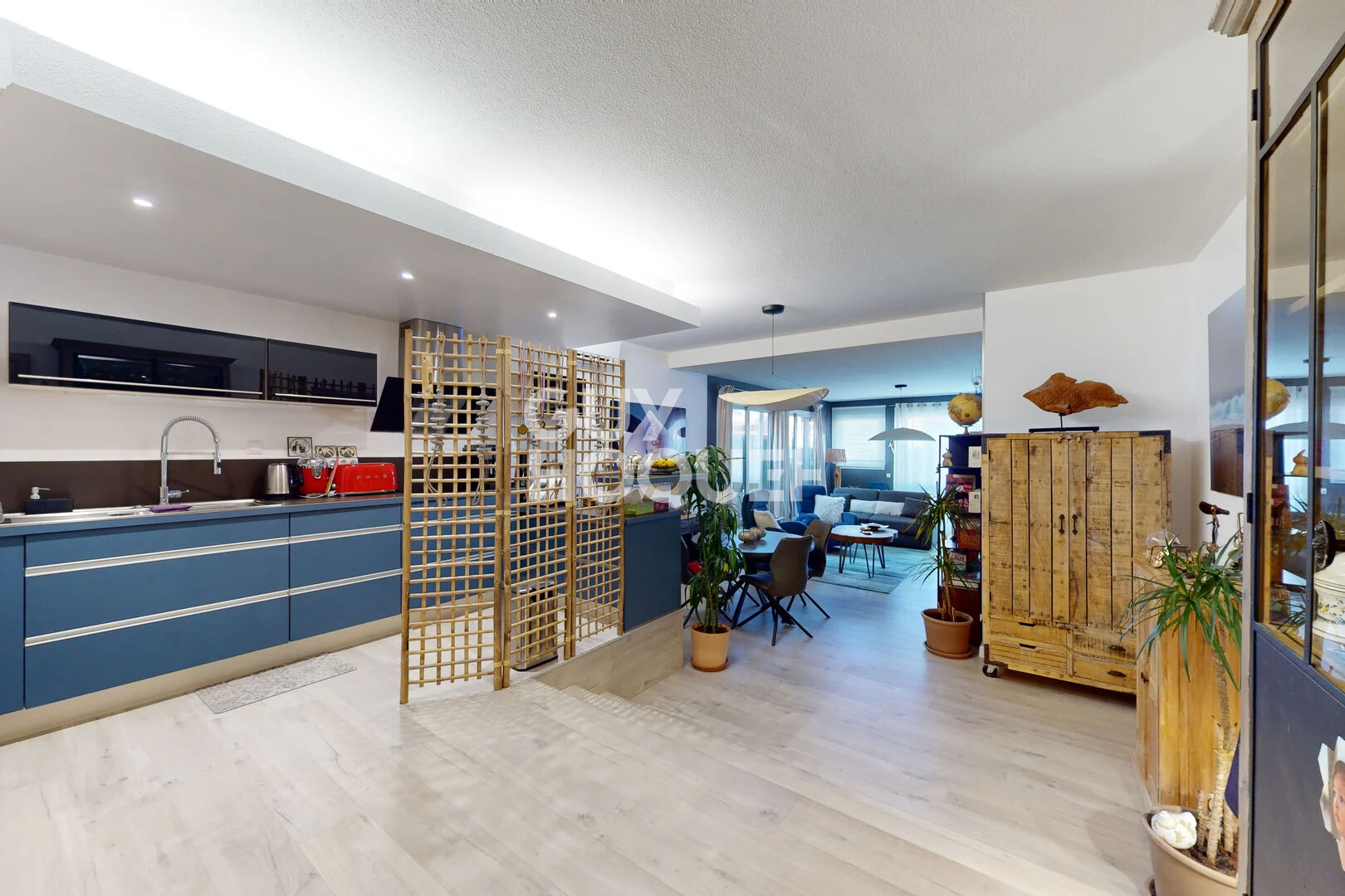 Villa de Plain pied /appartement - 3 pièces + 2 parkings - piscine privative