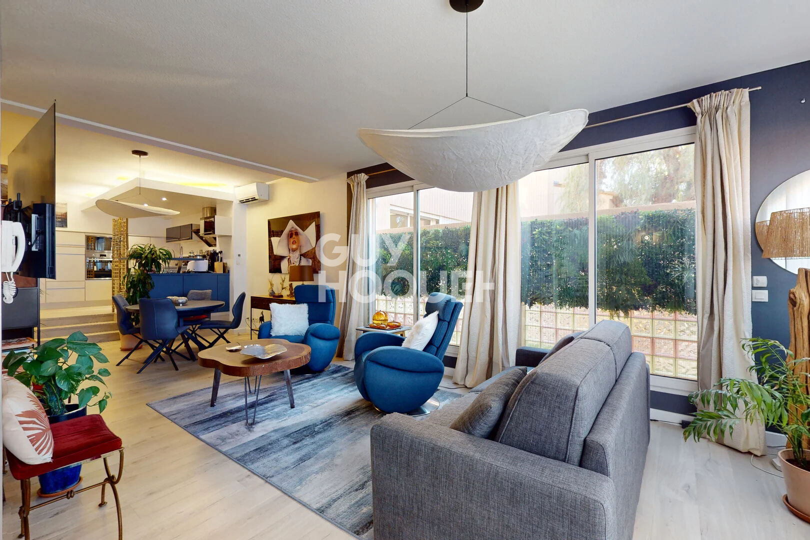 Villa de Plain pied /appartement - 3 pièces + 2 parkings - piscine privative