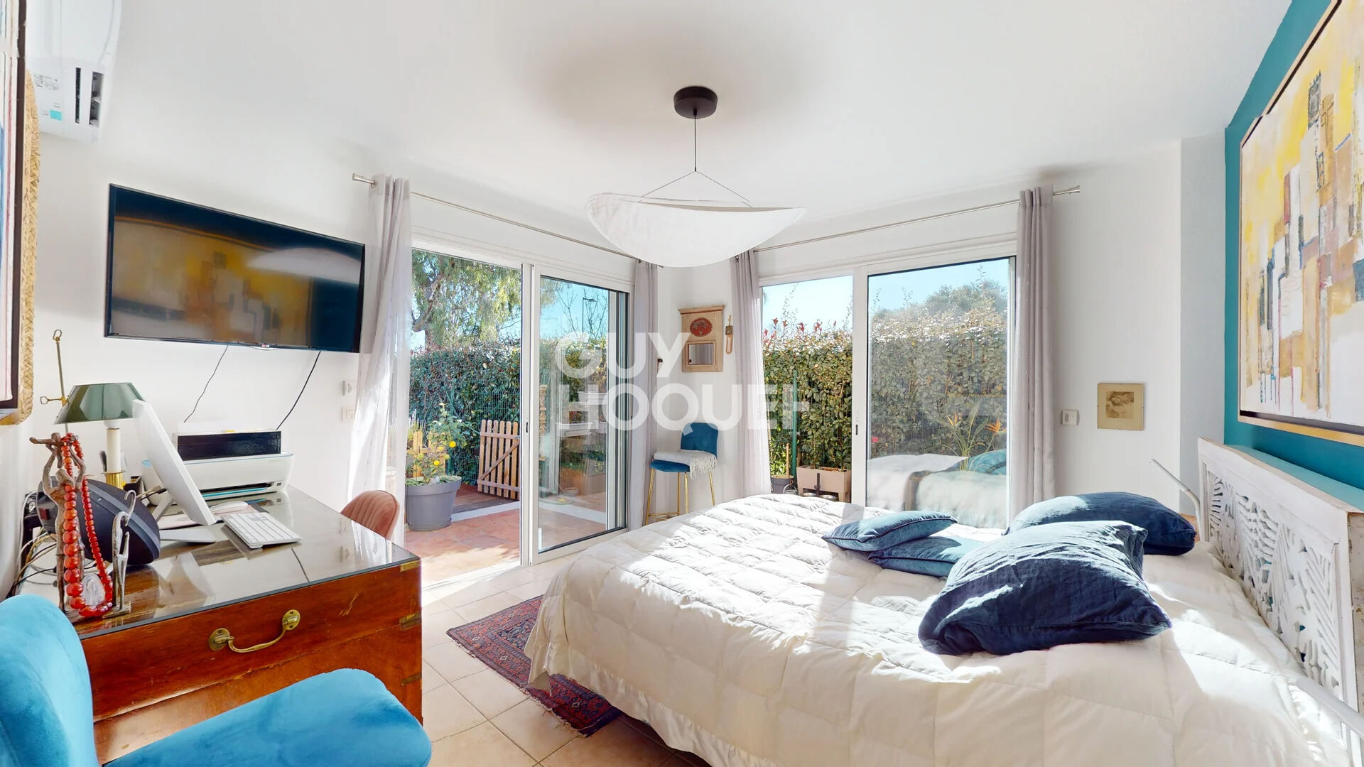 Villa de Plain pied /appartement - 3 pièces + 2 parkings - piscine privative