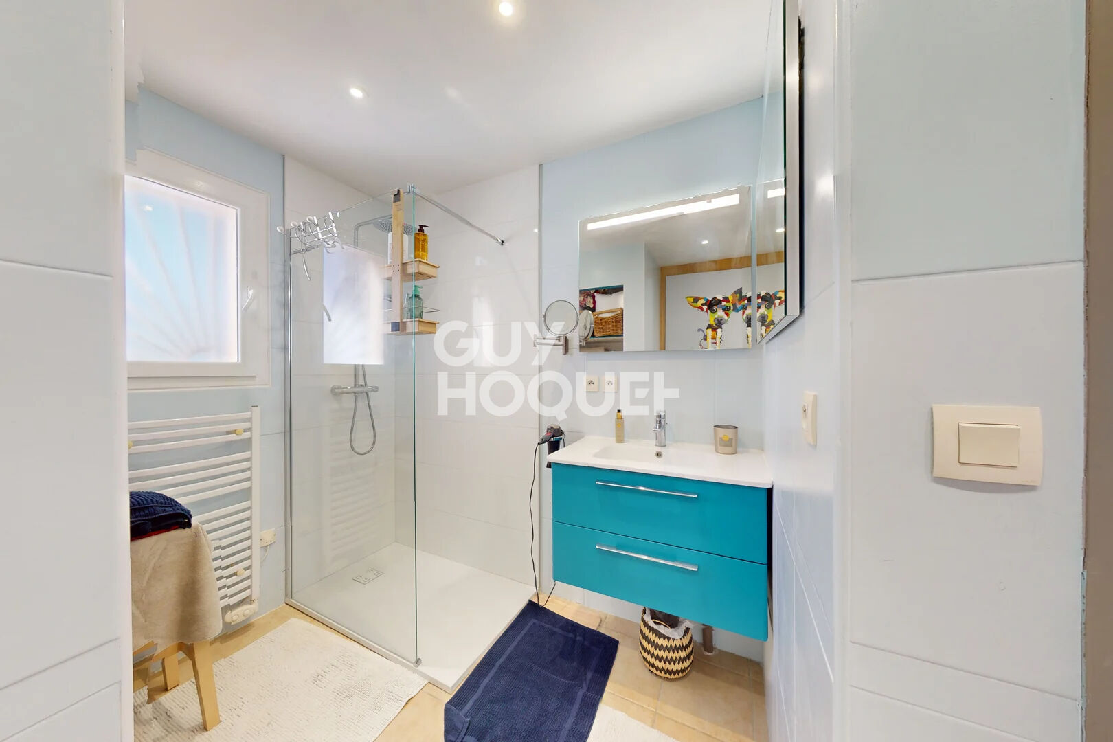 Villa de Plain pied /appartement - 3 pièces + 2 parkings - piscine privative