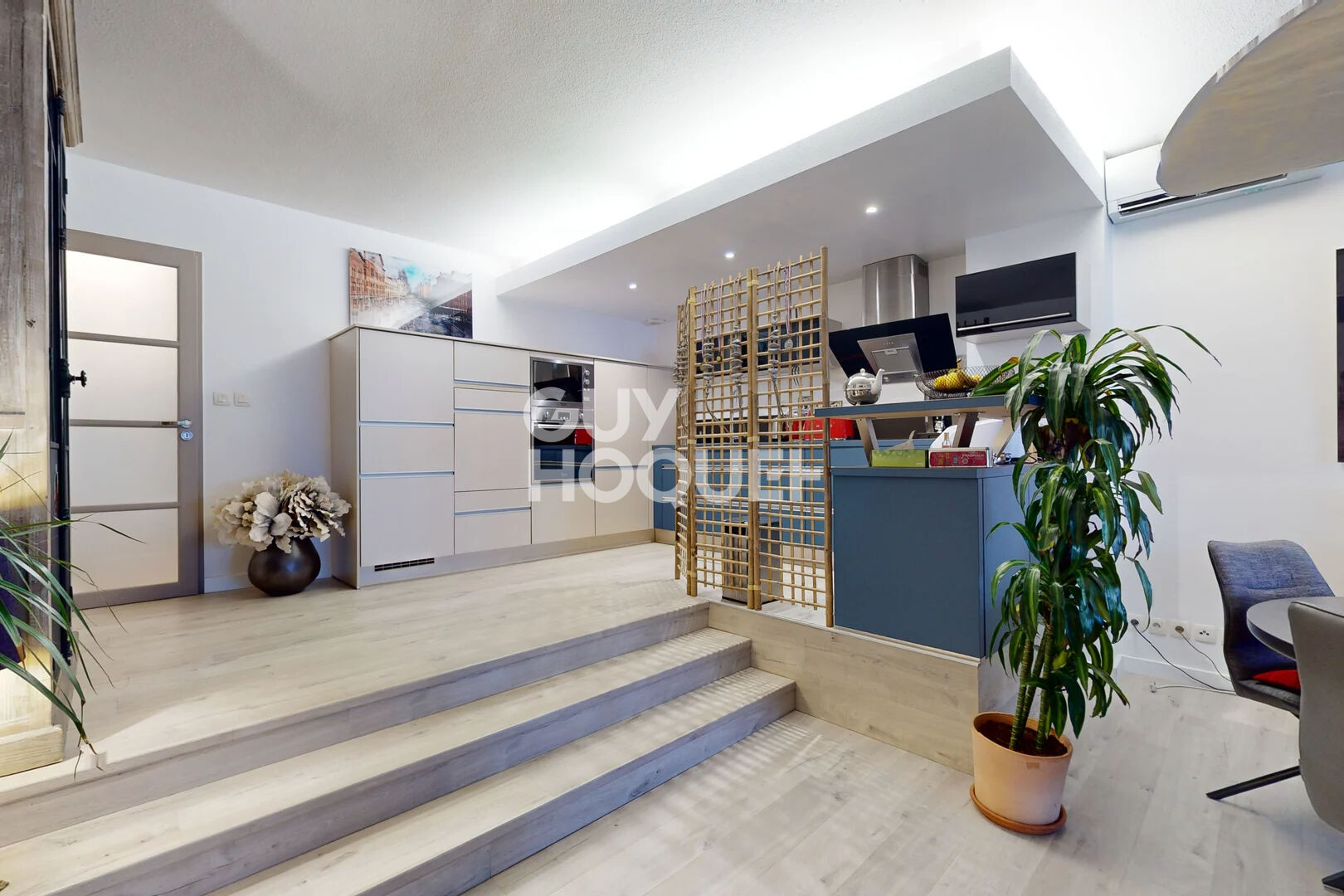 Villa de Plain pied /appartement - 3 pièces + 2 parkings - piscine privative