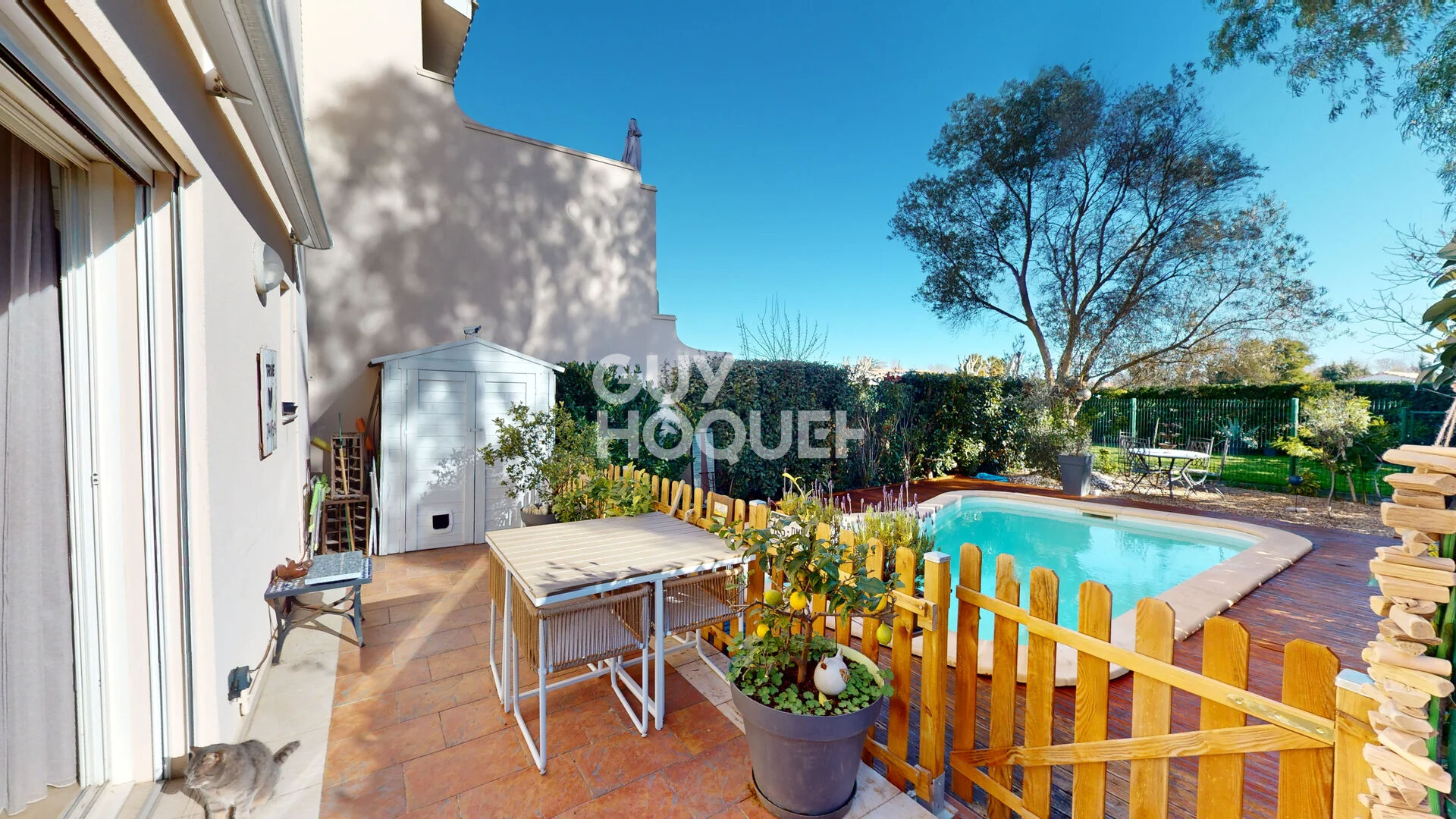 Villa de Plain pied /appartement - 3 pièces + 2 parkings - piscine privative