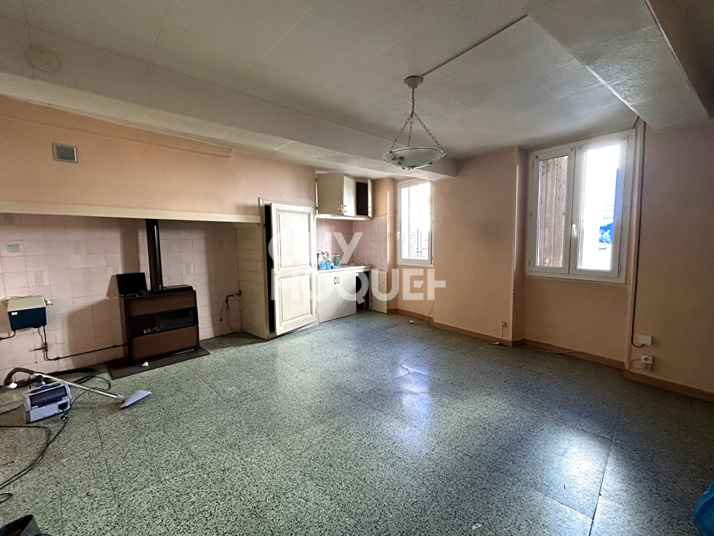 Maison de village avec terrasse à rénover