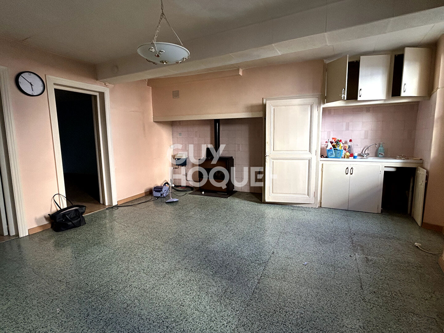 Maison de village avec terrasse à rénover