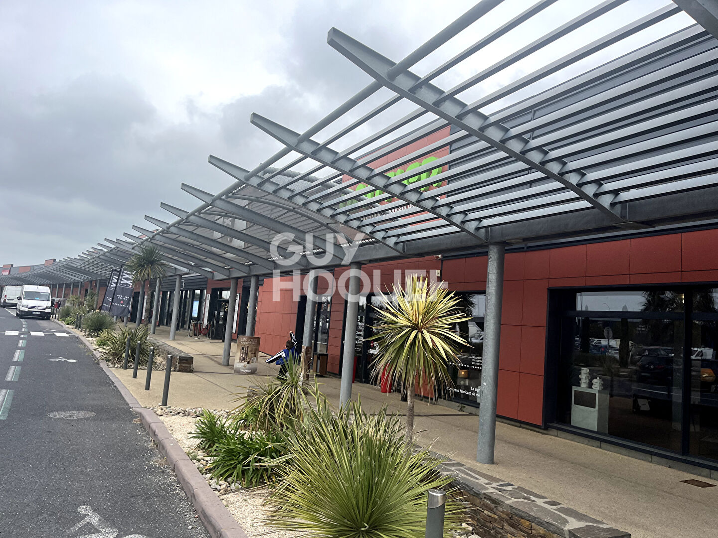 Local 410m2 Emplacement N 1 Mas Guerido RARE