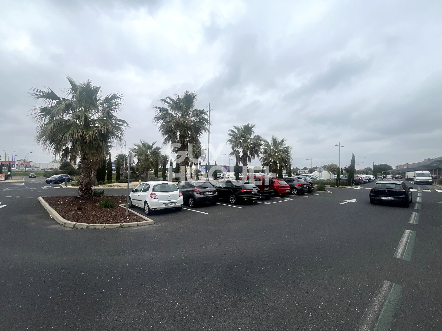 Local 410m2 Emplacement N 1 Mas Guerido RARE