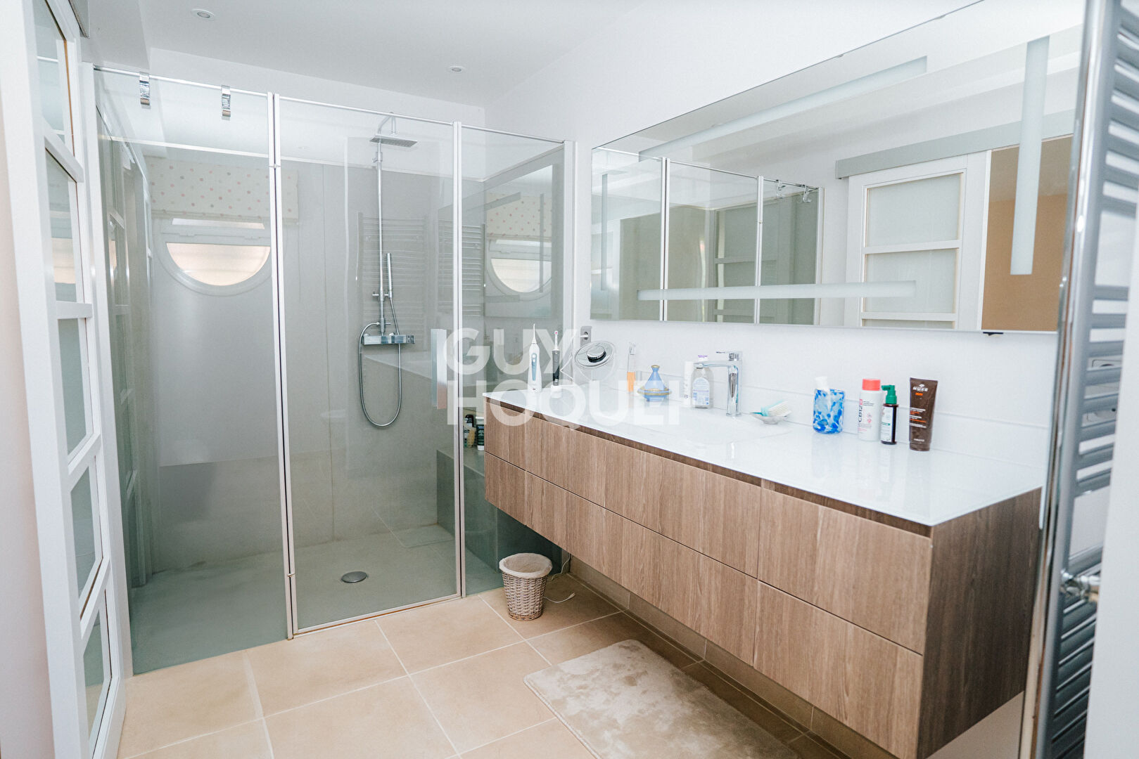 Maison d'architecte 4faces sur 700m2 de terrain