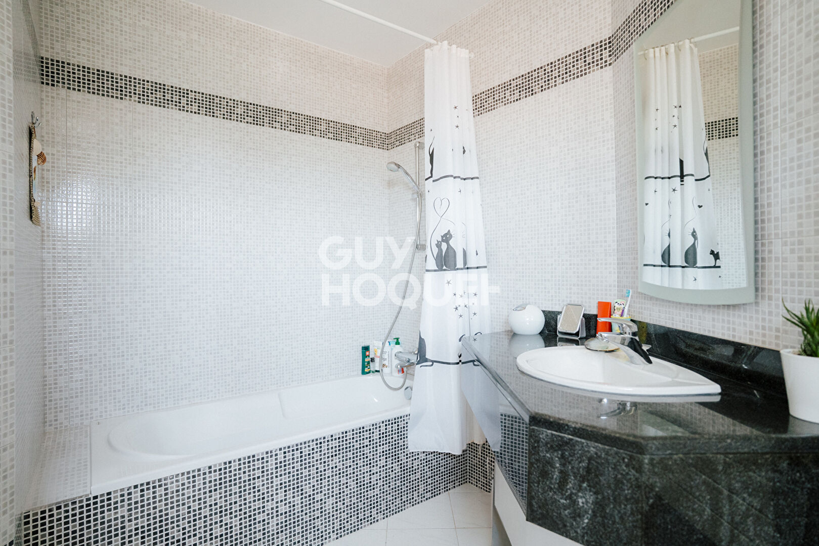 Maison d'architecte 4faces sur 700m2 de terrain