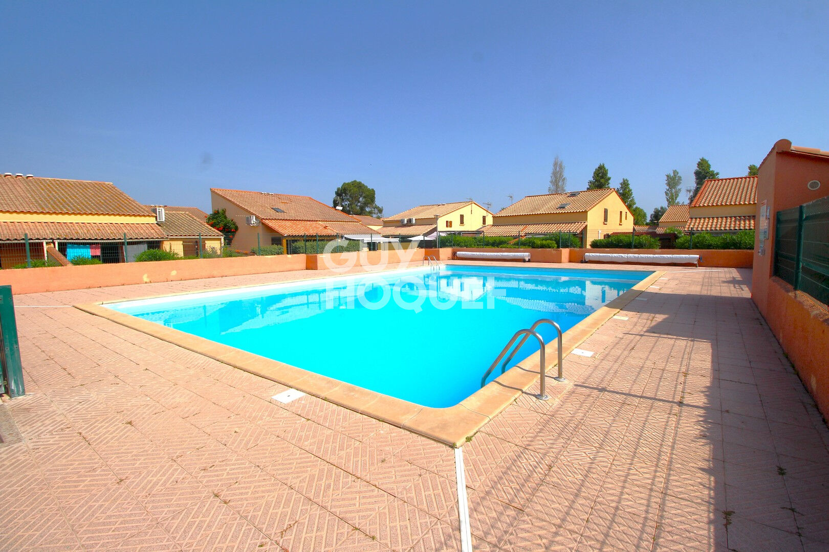 Maison T2 en copropriété  + véranda + parking privatif à acquérir en su