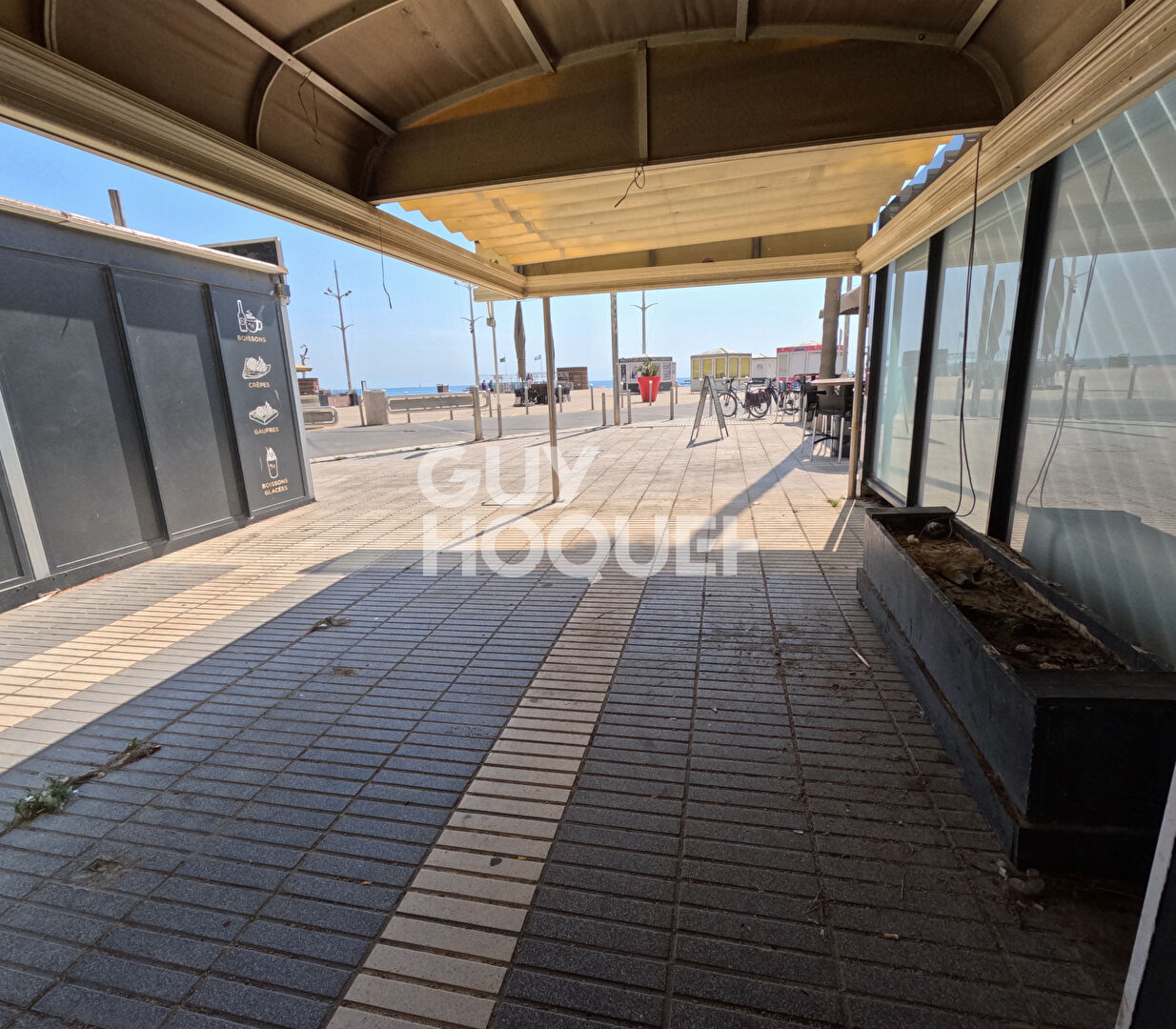 LOCAL COMMERCIAL 180 m2 EMPLACEMENT NUMERO 1 Canet plage