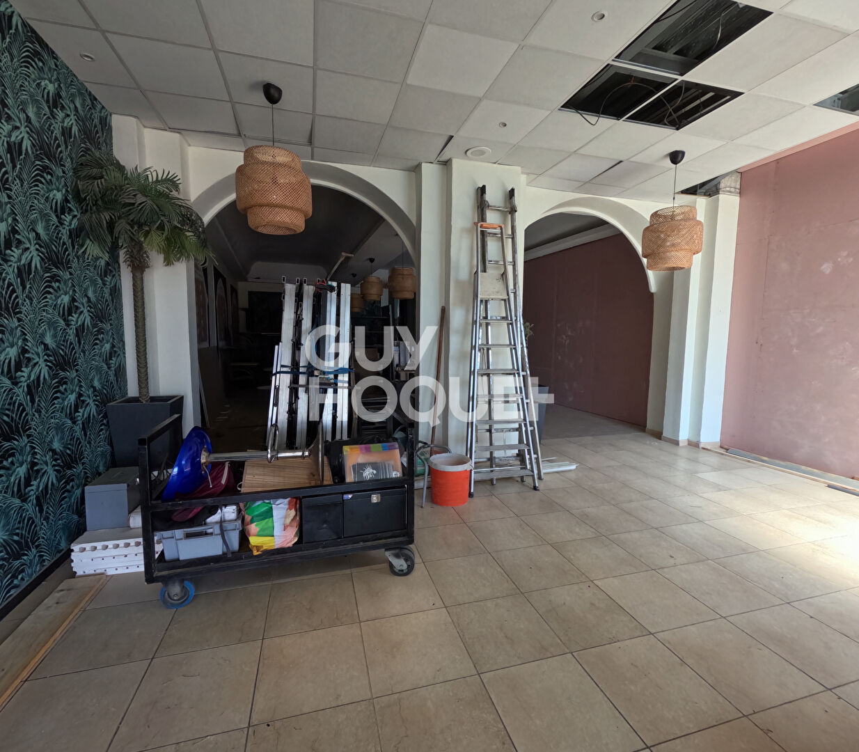 LOCAL COMMERCIAL 180 m2 EMPLACEMENT NUMERO 1 Canet plage