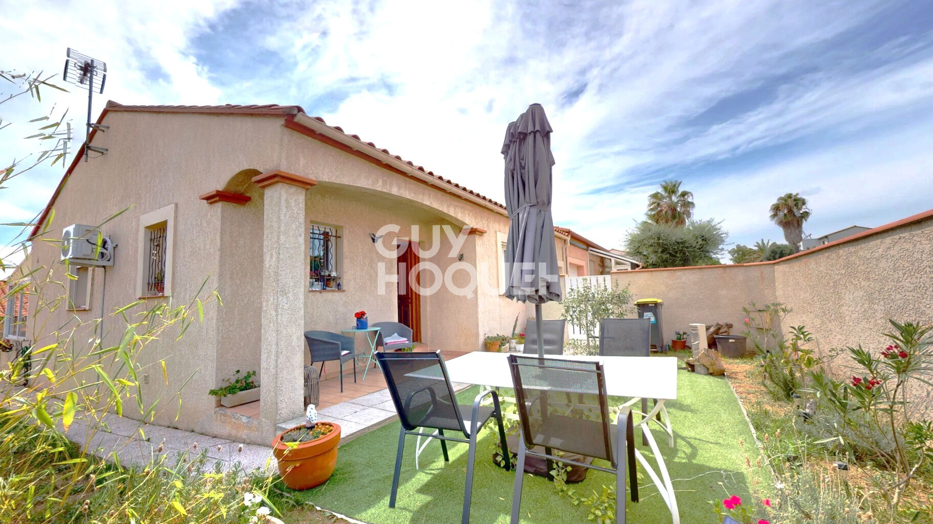 Maison de plain-pied 3 faces avec véranda  et garage - Secteur très calme et recherché.