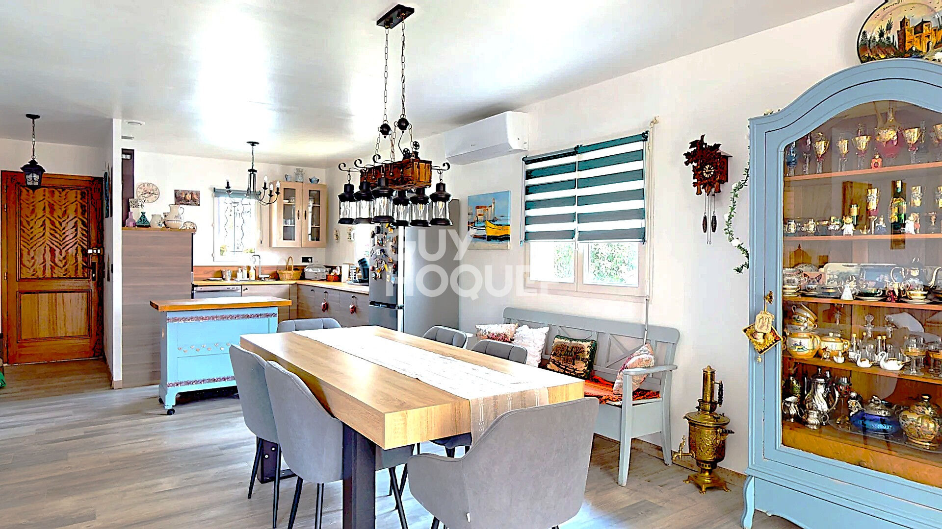 Maison de plain-pied 3 faces avec véranda  et garage - Secteur très calme et recherché.