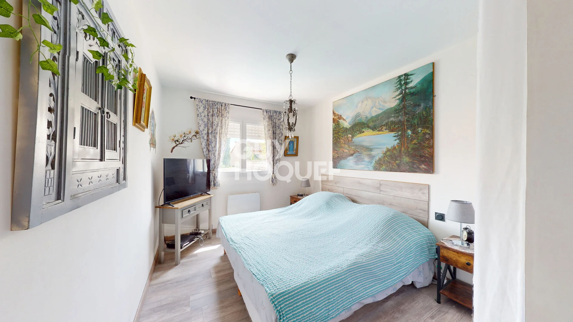 Maison de plain-pied 3 faces avec véranda  et garage - Secteur très calme et recherché.