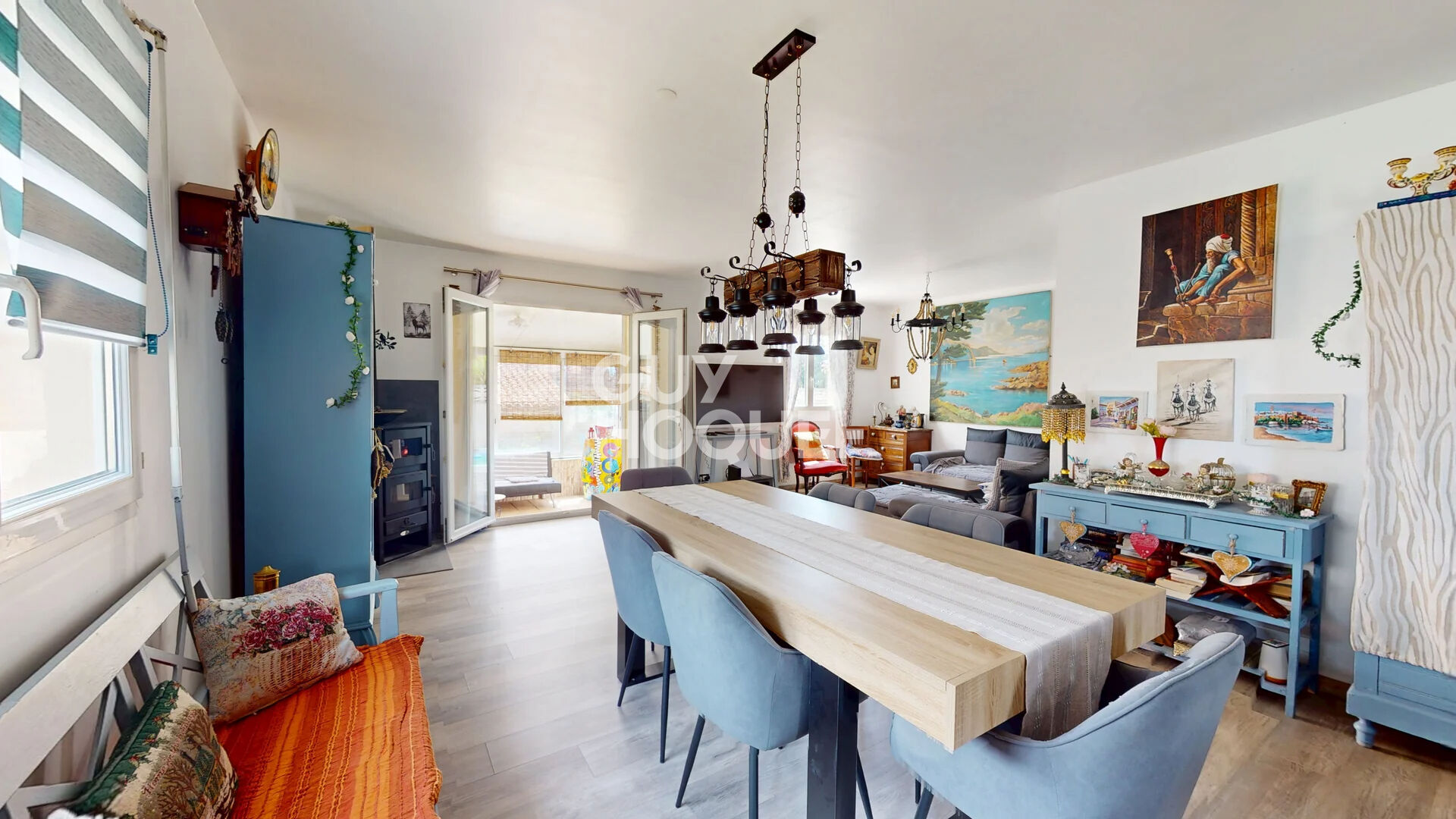 Maison de plain-pied 3 faces avec véranda  et garage - Secteur très calme et recherché.