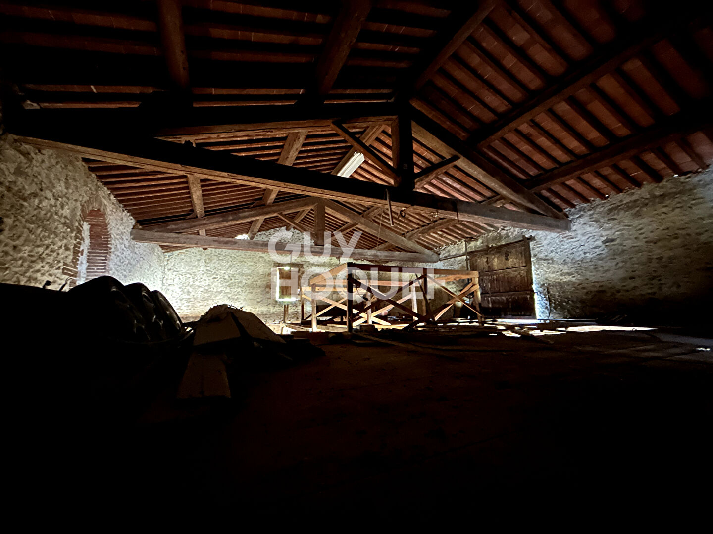 ENTREPOT 120m2 - Bon emplacement