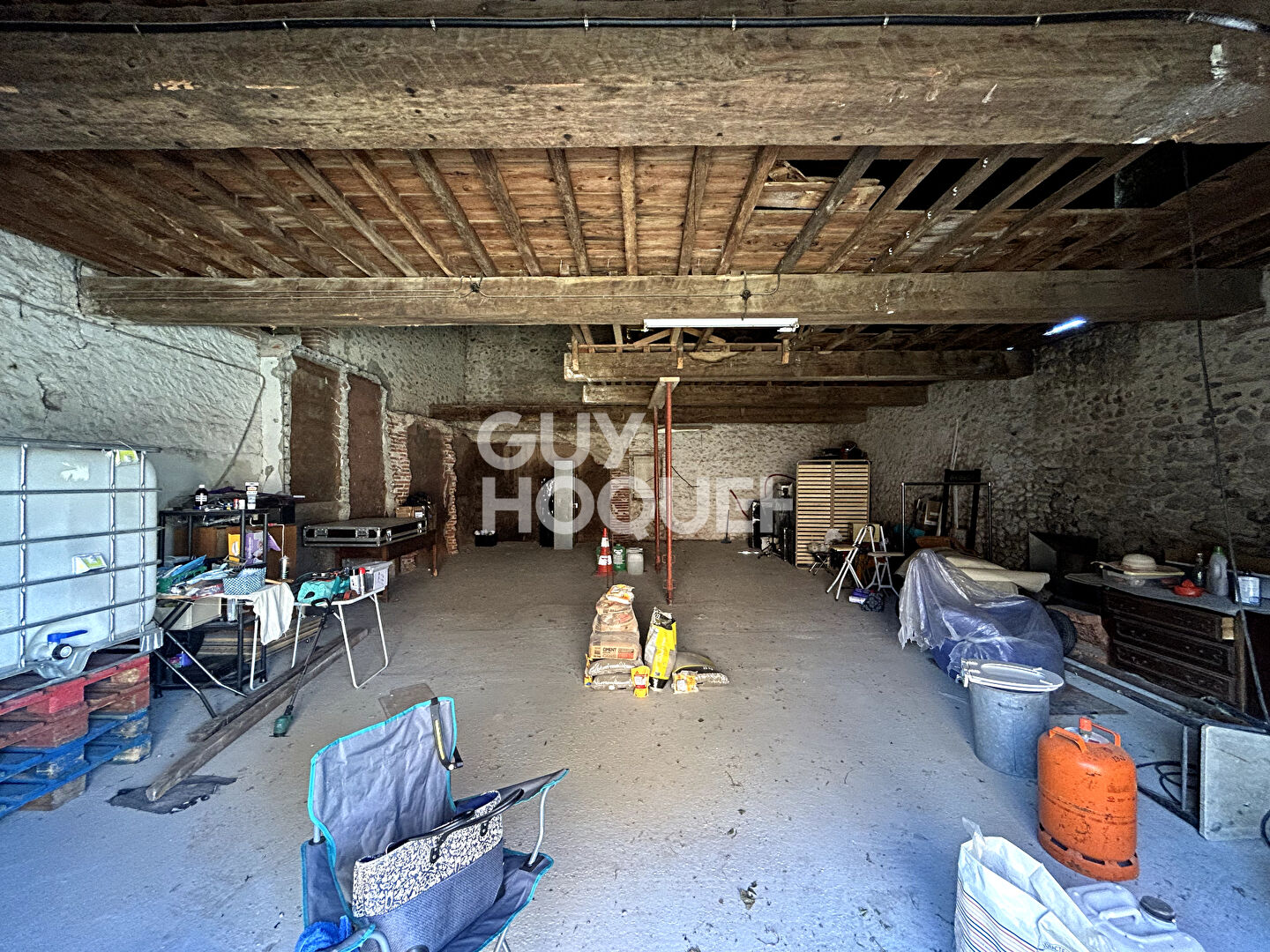 ENTREPOT 120m2 - Bon emplacement