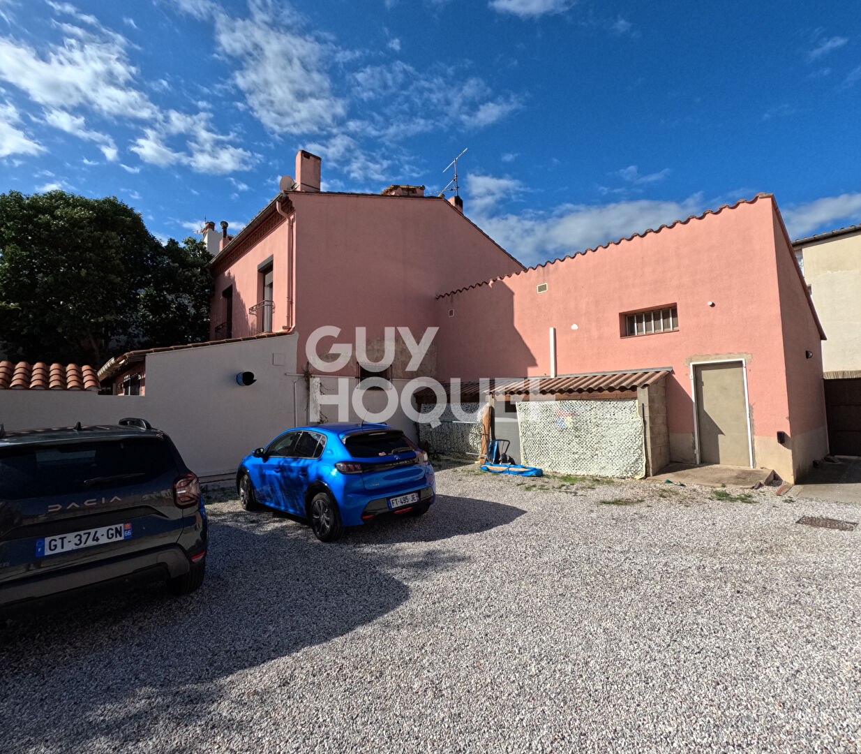 Ensemble immobilier Professionnel  ( terrain constructible , restaurant et appartement 80m2)