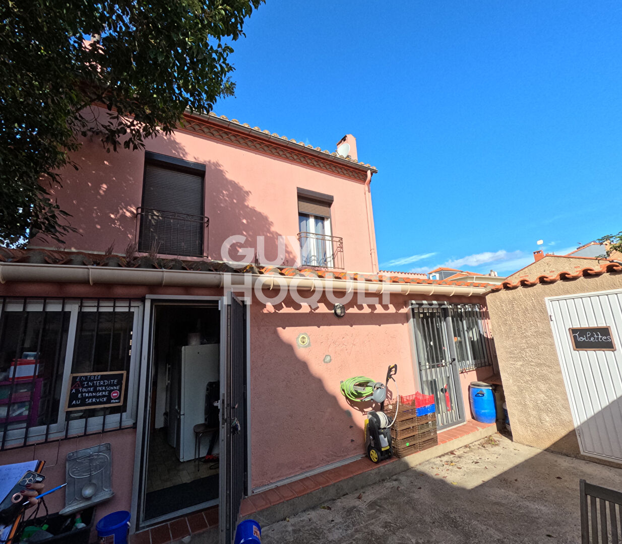 Ensemble immobilier Professionnel  ( terrain constructible , restaurant et appartement 80m2)