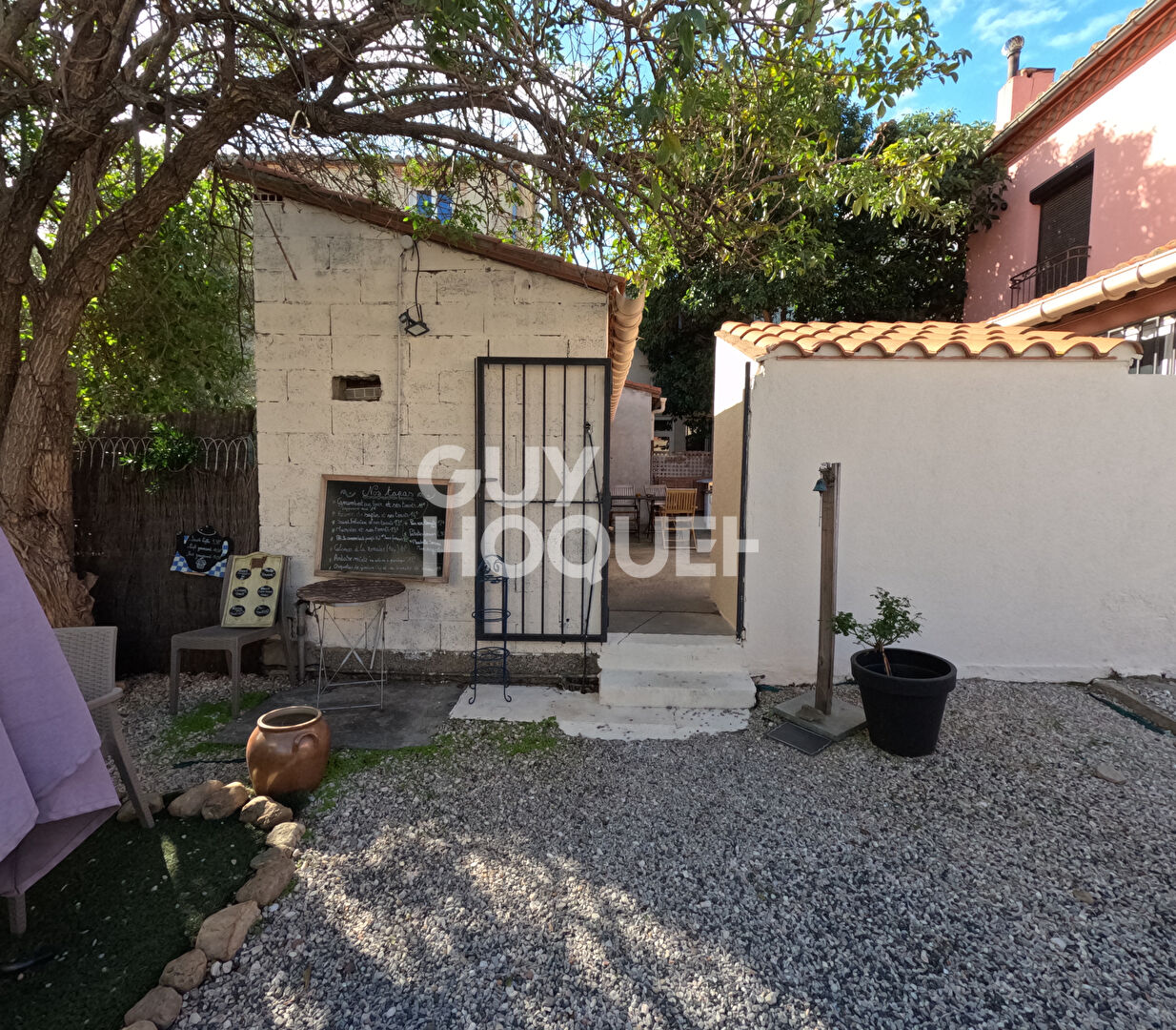 Ensemble immobilier Professionnel  ( terrain constructible , restaurant et appartement 80m2)