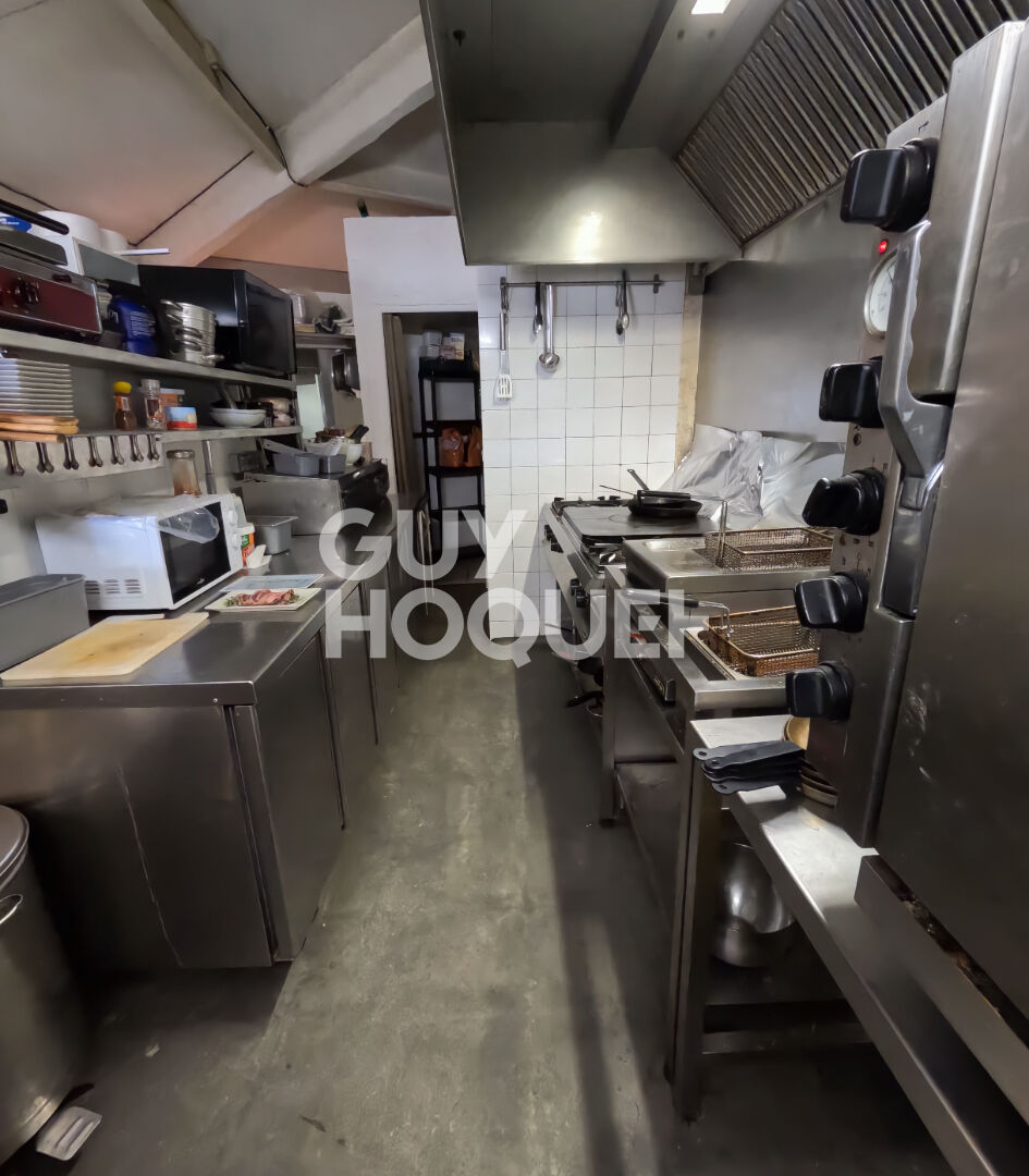 RESTAURANT  FRONT DE MER  TERRRASE SUR LA PLAGE  UNIQUE